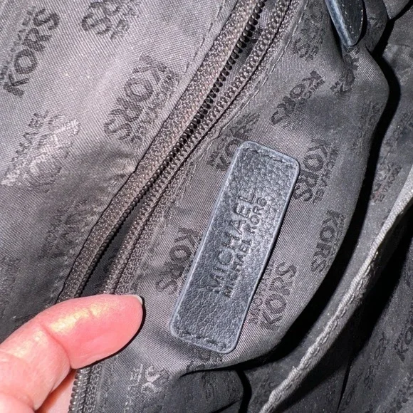Michael Kors mini cross body black purse - Picture 7 of 9